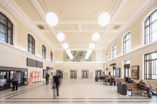 Budova železniční stanice České Budějovice, interiér, 2024. Foto: archiv Správa železnic, archiv Metrostav, foto: Jiří Kafka, Ondřej Bouška.